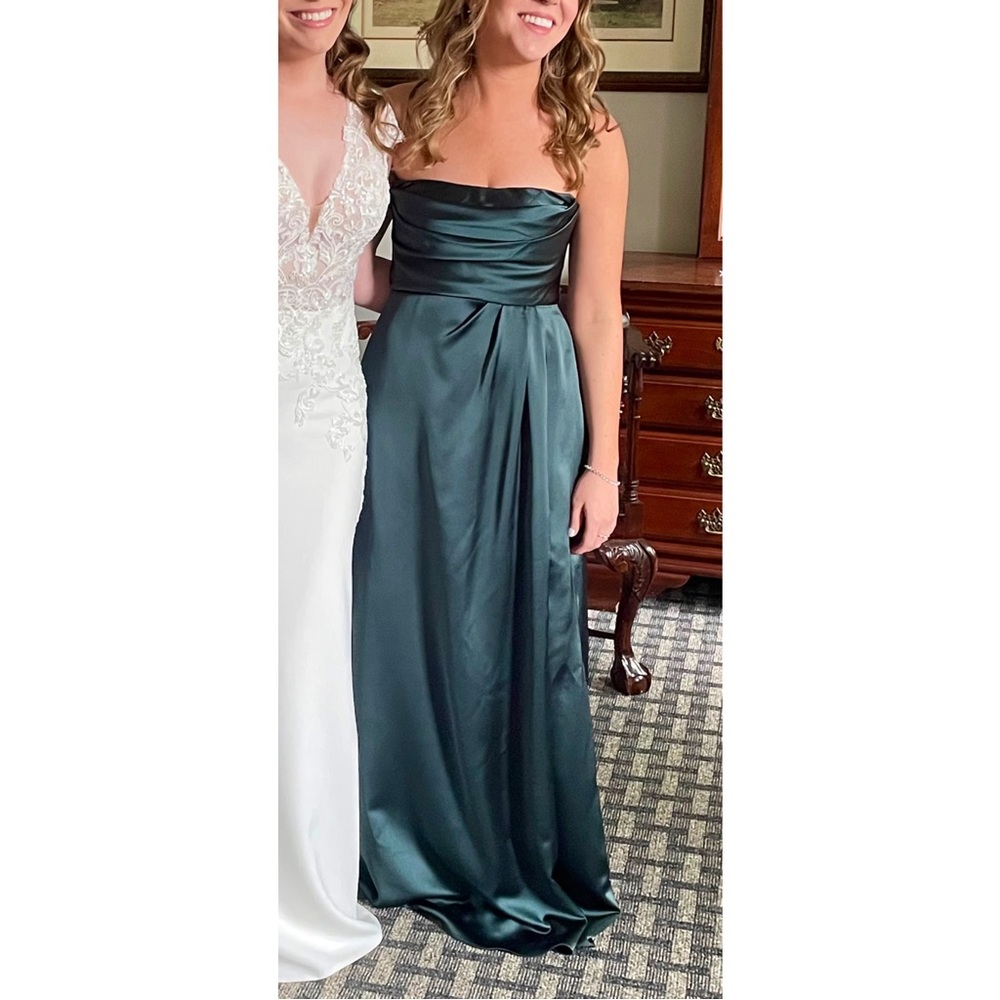 Stunning, emerald green, strapless bridesmaid dress!